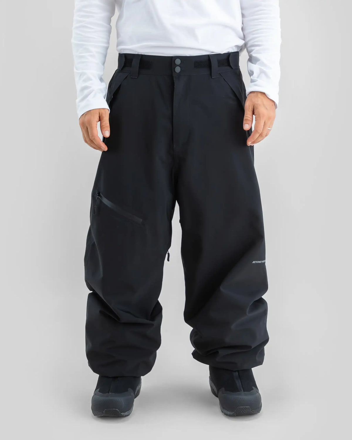 BEYOND MEDALS X 3L Snow Pants - Black – view 2