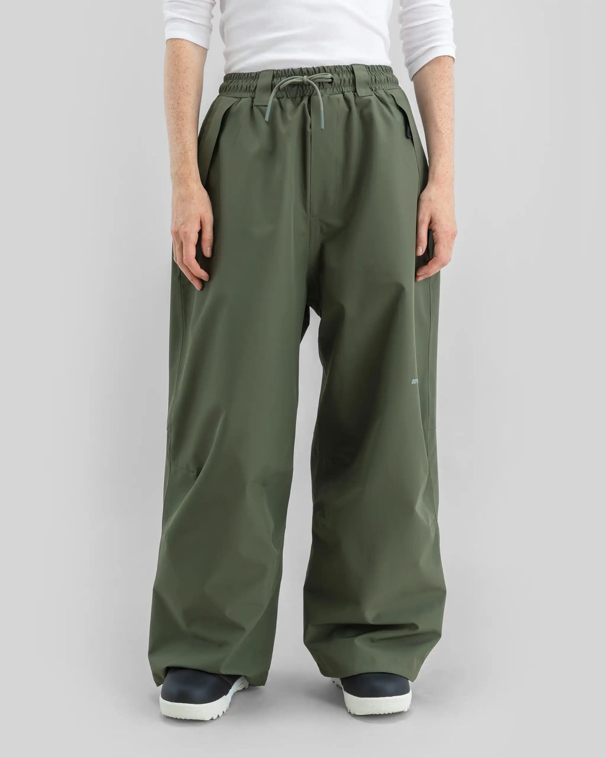 BEYOND MEDALS Park 2L Snow Pants - Dark Green – view 3