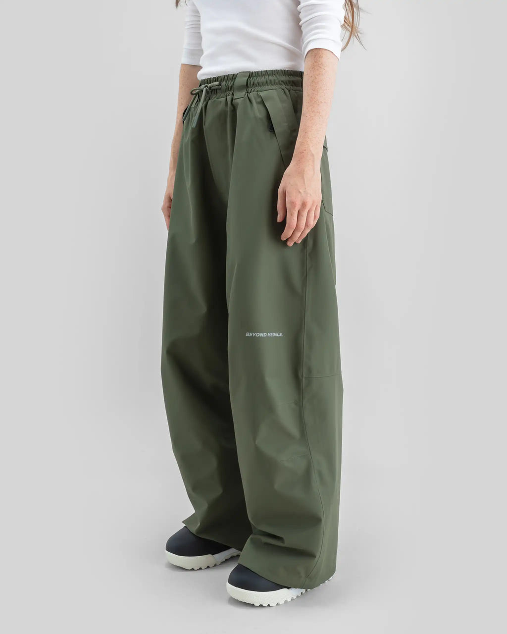 BEYOND MEDALS Park 2L Snow Pants - Dark Green – view 5
