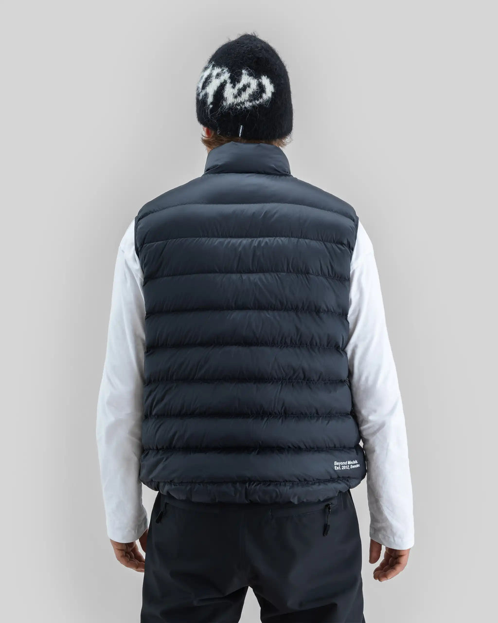 Manteau Neige Packable Down Vest - Black par BEYOND MEDALS – vue 7