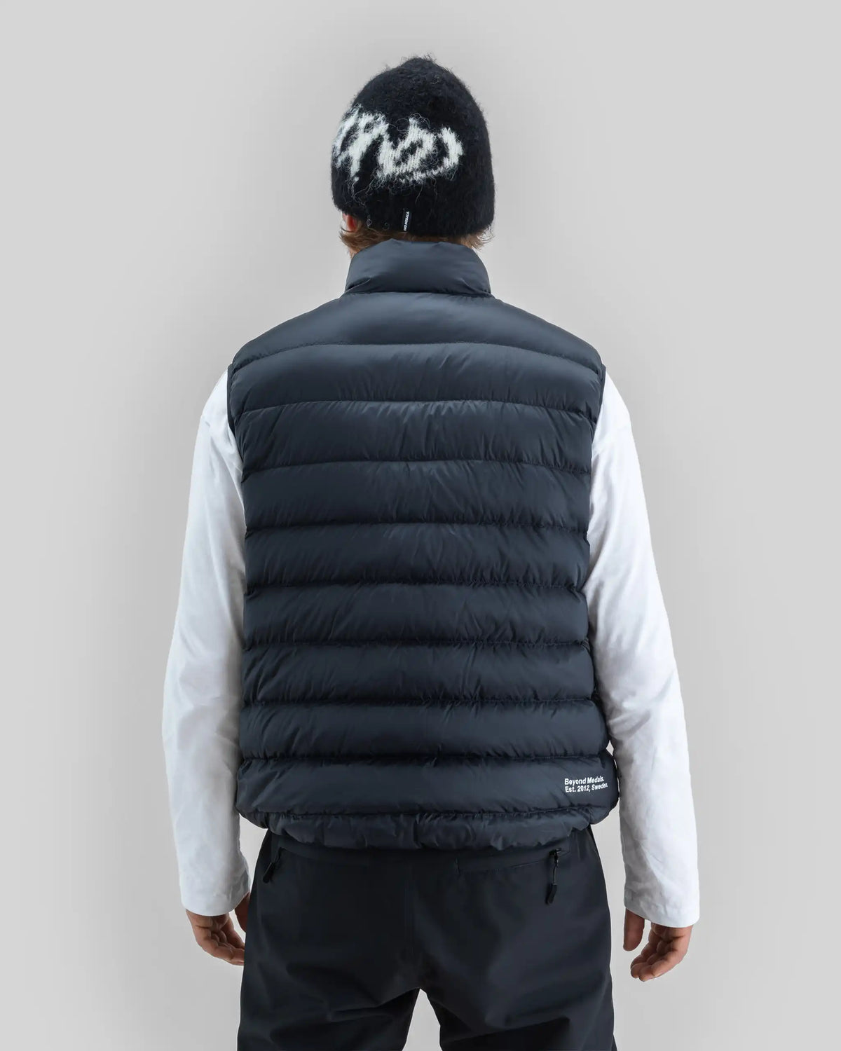 Manteau Neige Packable Down Vest - Black par BEYOND MEDALS – vue 7