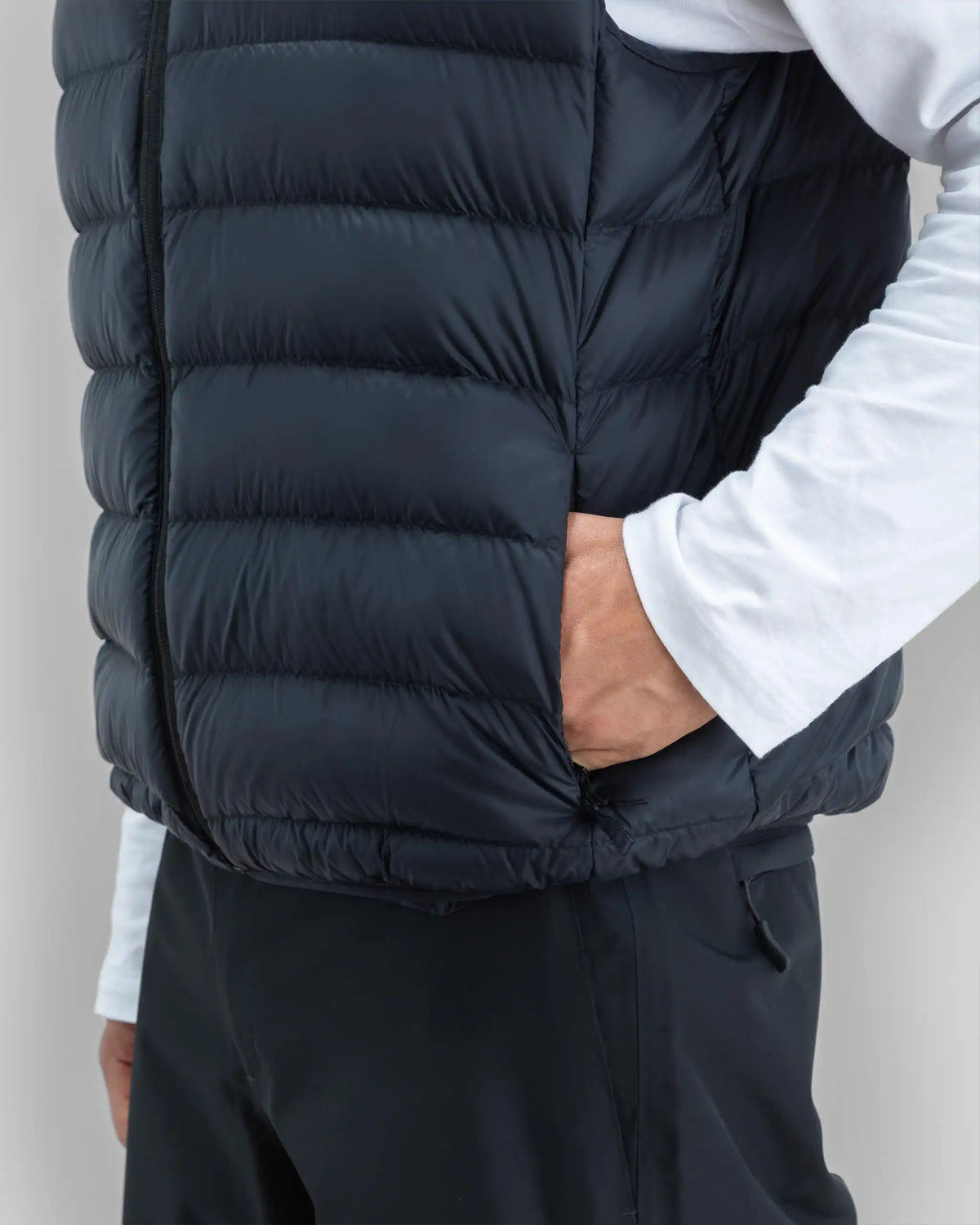 Manteau Neige Packable Down Vest - Black par BEYOND MEDALS – vue 10