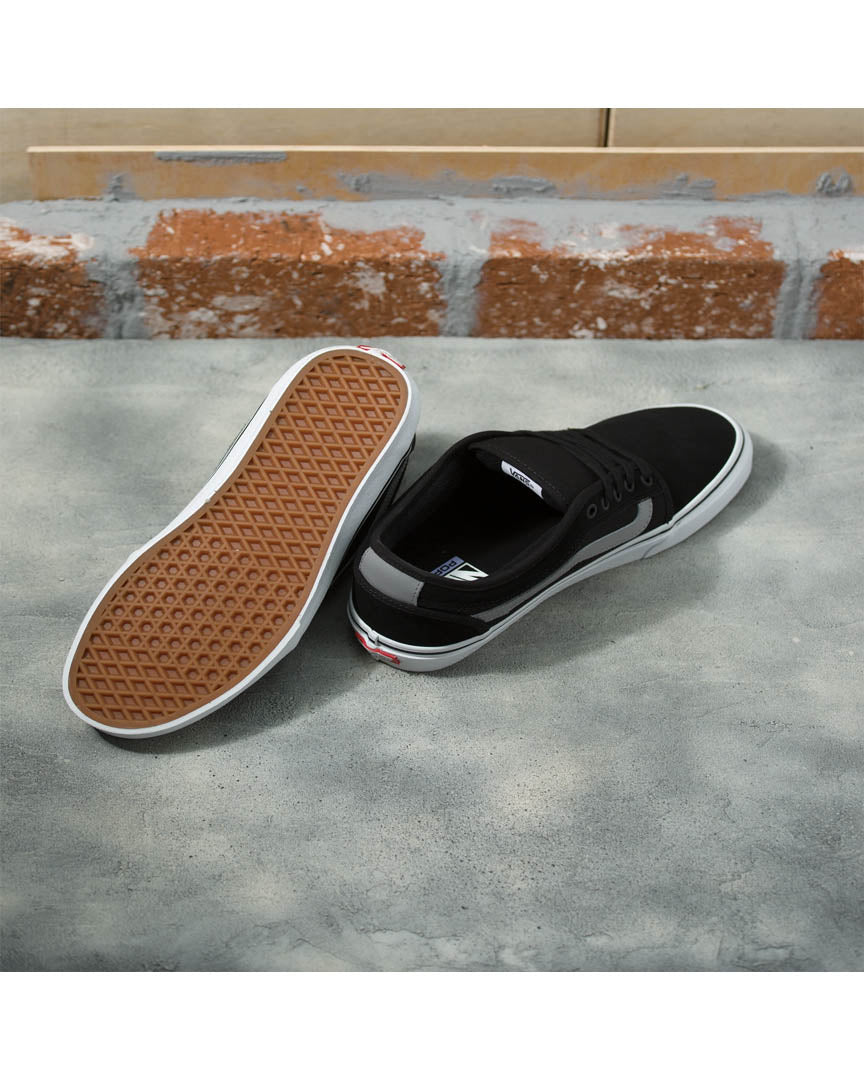 Chukka Low Sidestripe Shoes - Black/Gray/White